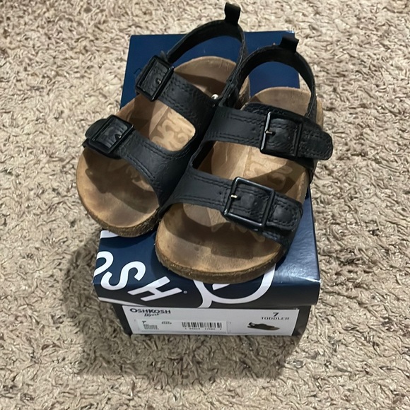 OshKosh toddler sandals - Picture 1 of 7